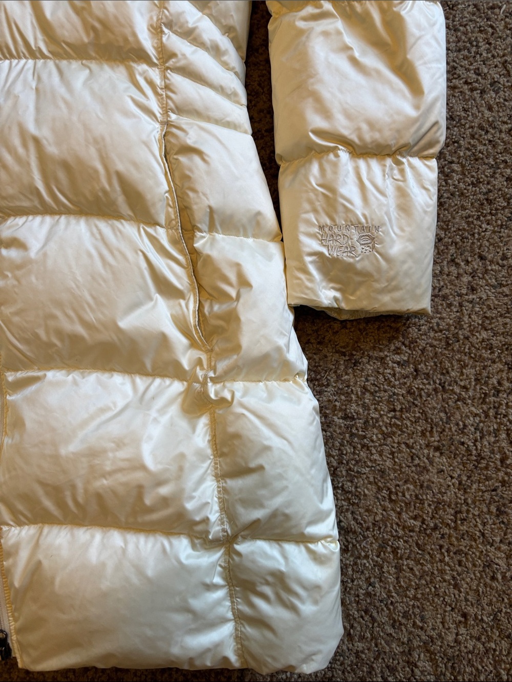 Mountain Hardwear Women's Cream Puffer Jacket with Faux Fur Trim - Picture 2 of 6